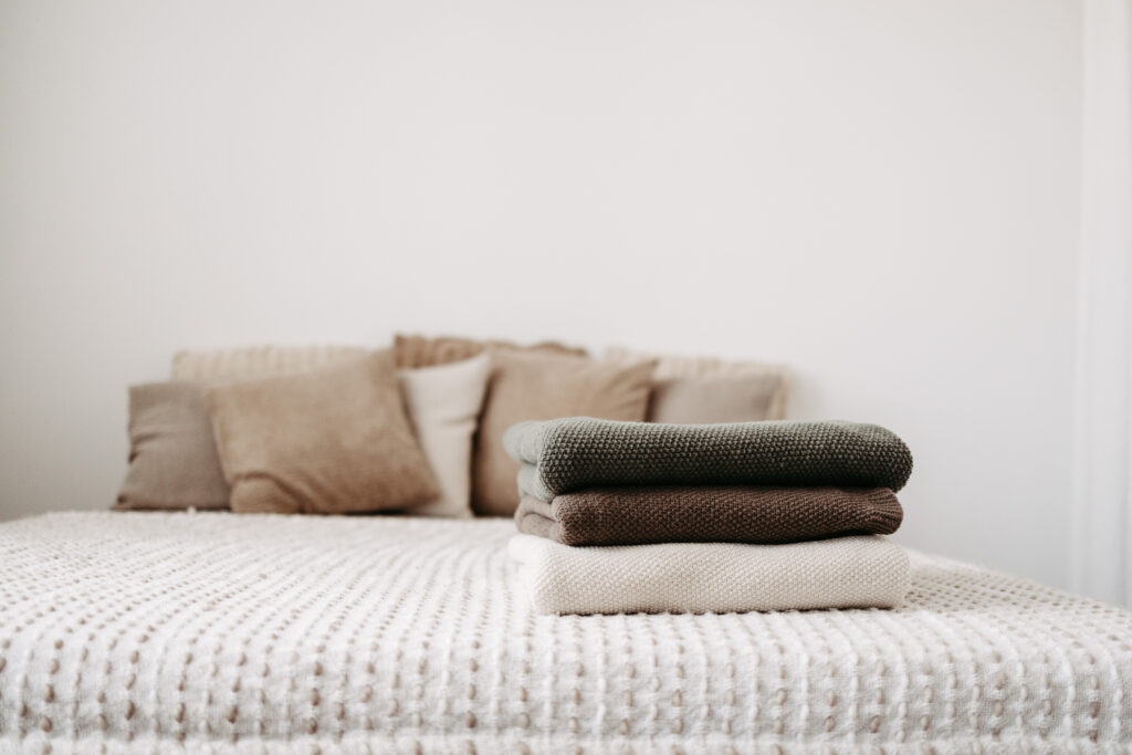Strickdecken in natürlichen Farben für Newborn Shootings