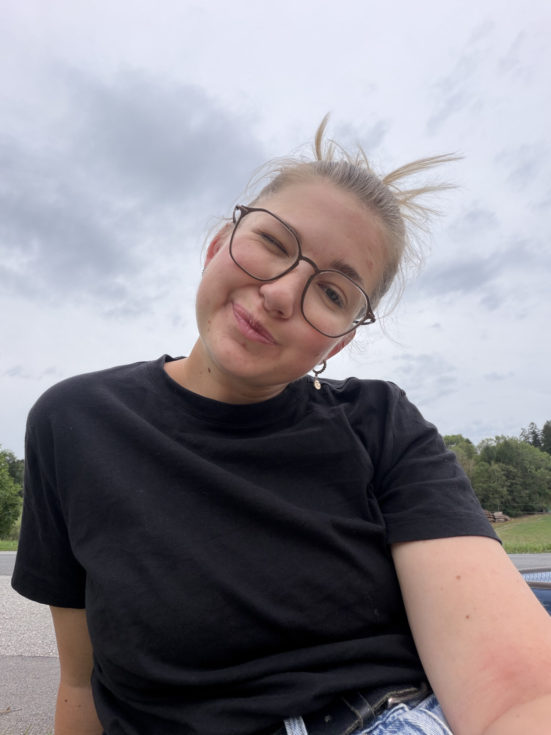 Sandra Dobusch, spontanes Selfie mit windzerzausten Haaren